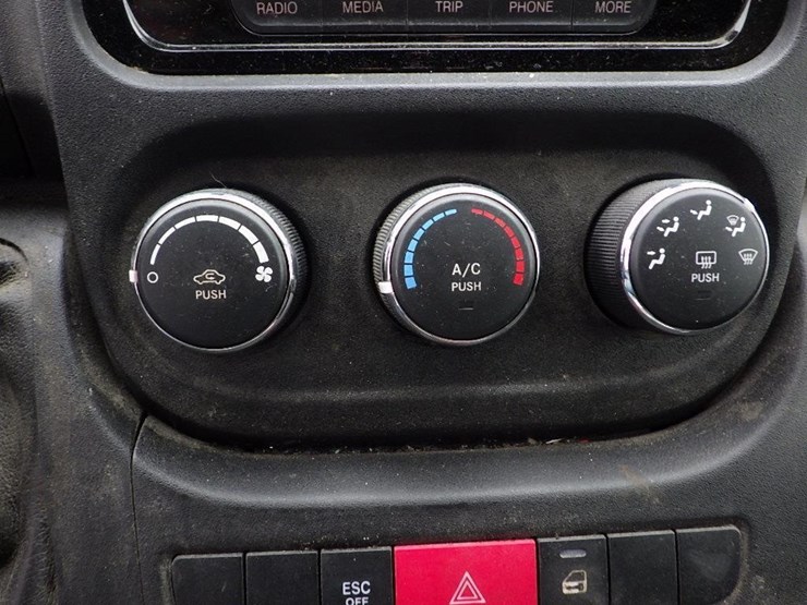 2021-dodge-1500-image-35