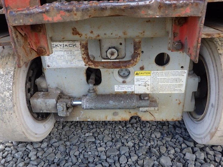 1997-skyjack-sj-3220-scissor-lift-image-20