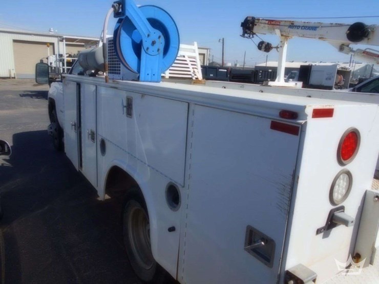 2016-chevrolet-silverado-3500-image-4