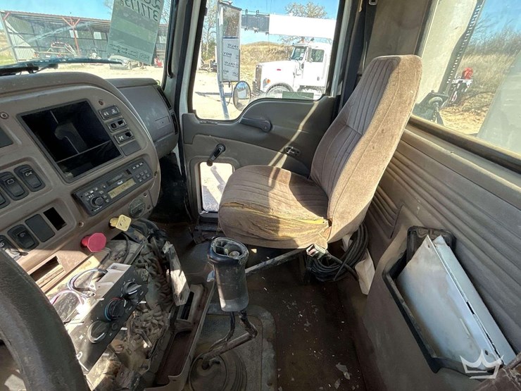 2004-mack-613-concrete-mixing-truck-image-19