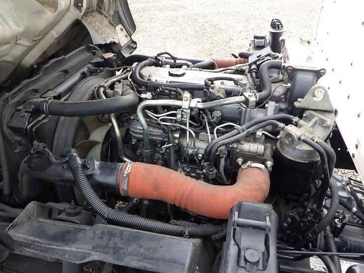 2010-isuzu-npr-image-10