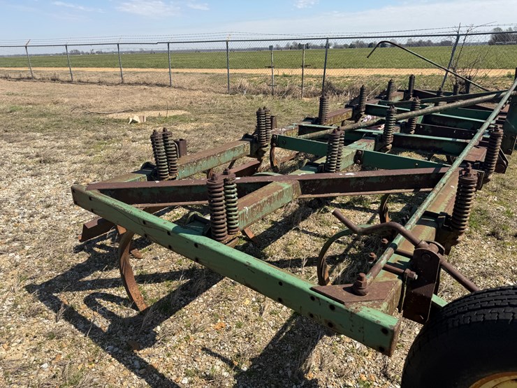 john-deere-100-image-12