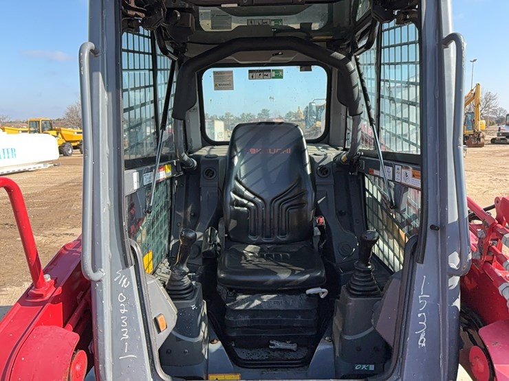 2021-takeuchi-tl8r2-image-13