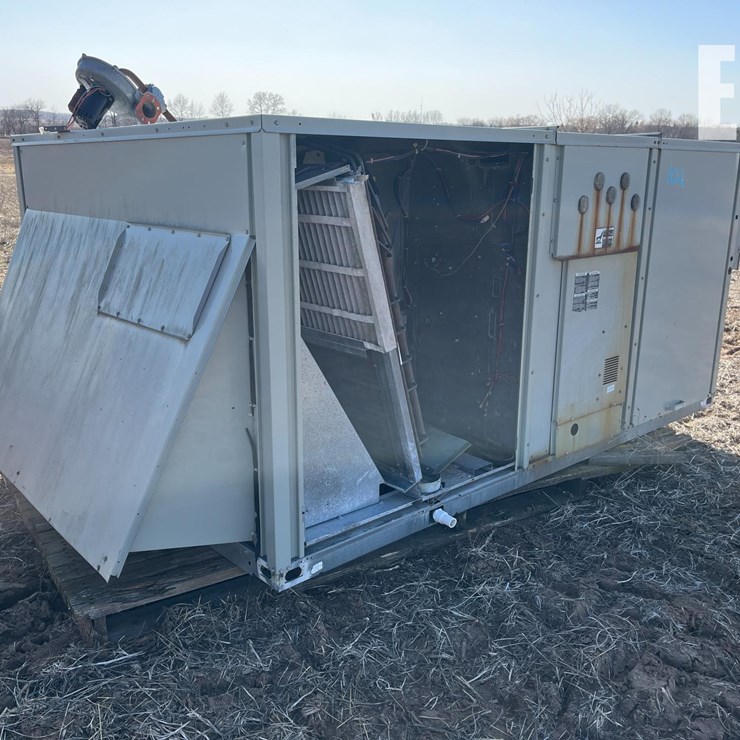 TRANE ROOFTOP HEATING / AIR CONDITIONING UNIT