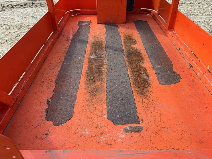 2017-jlg-1230es-image-5