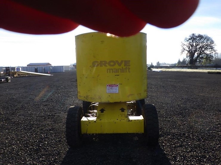 grove-telescopic-boom-lift-image-6