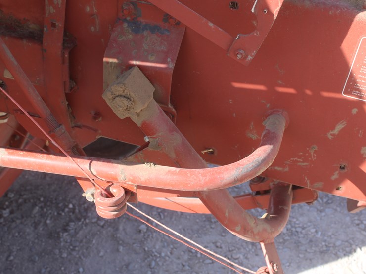 hesston-4600-image-28