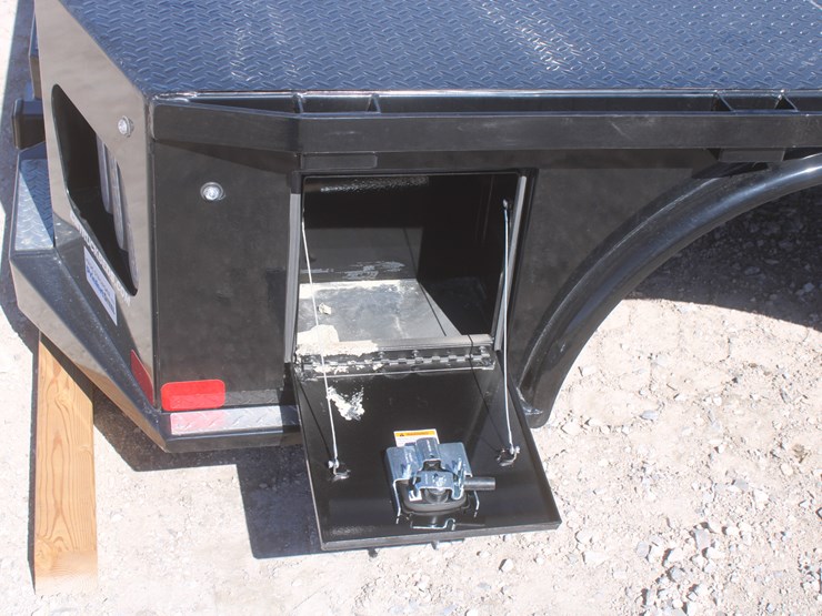 #3009-•-cm-skirted-flatbed-with-4-toolboxes-image-12