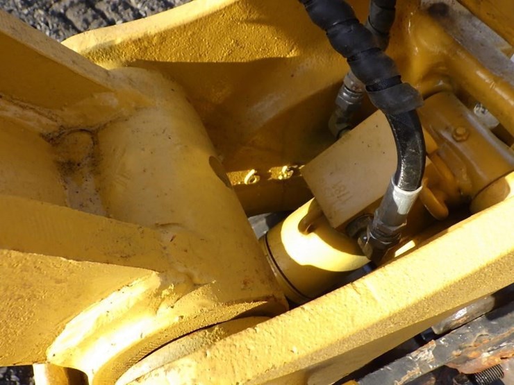 caterpillar-305.5-image-26