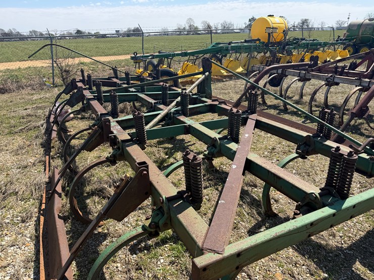 john-deere-100-image-16