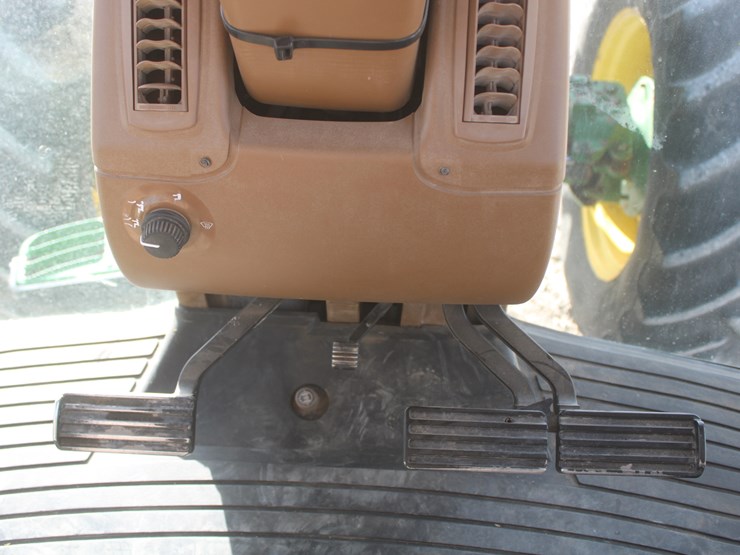 2009-john-deere-8330-image-86