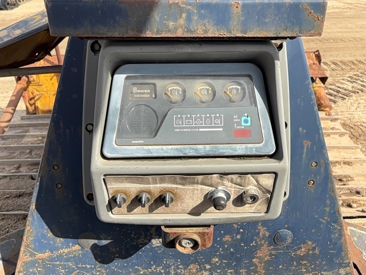 komatsu-d65px-12-image-19