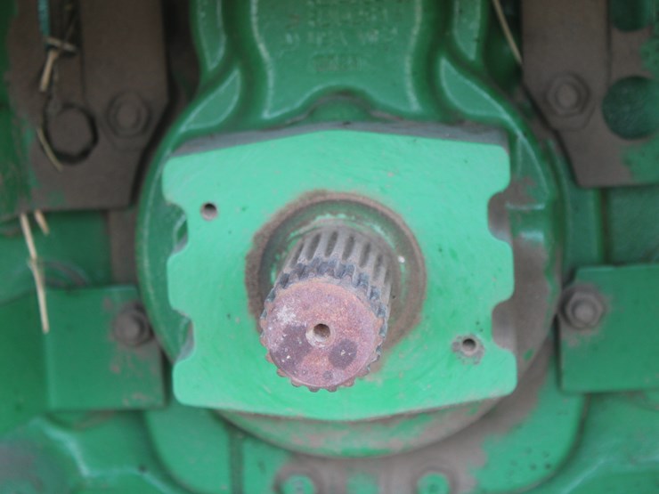 2009-john-deere-8330-image-39