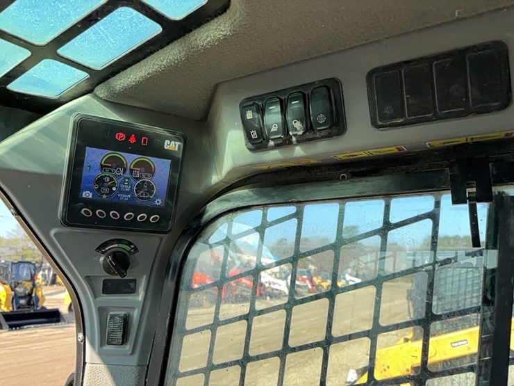 2020-caterpillar-279d3-image-17
