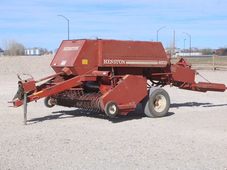 hesston-4600-image-1