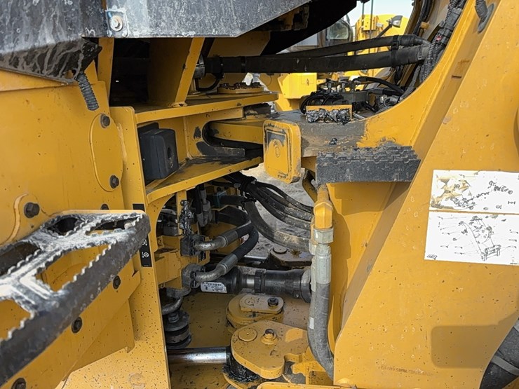 2018-caterpillar-938m-image-10