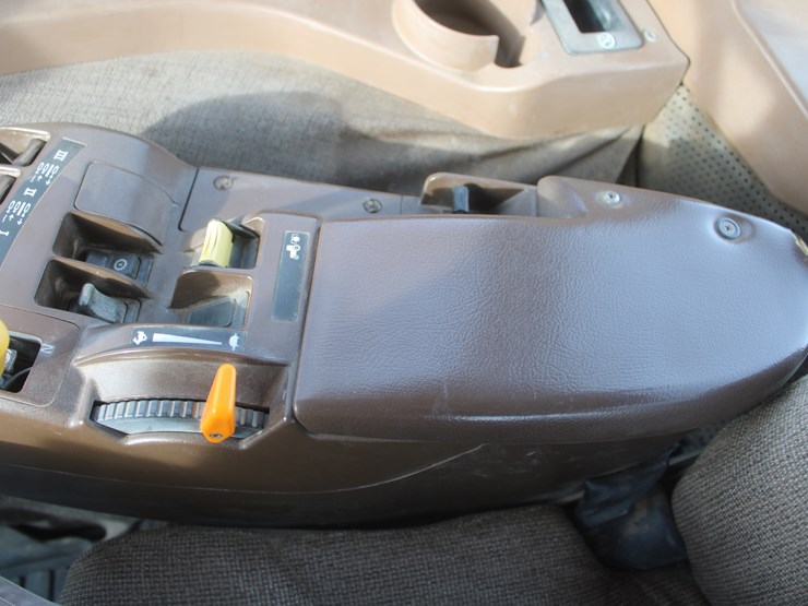 2009-john-deere-8330-image-84