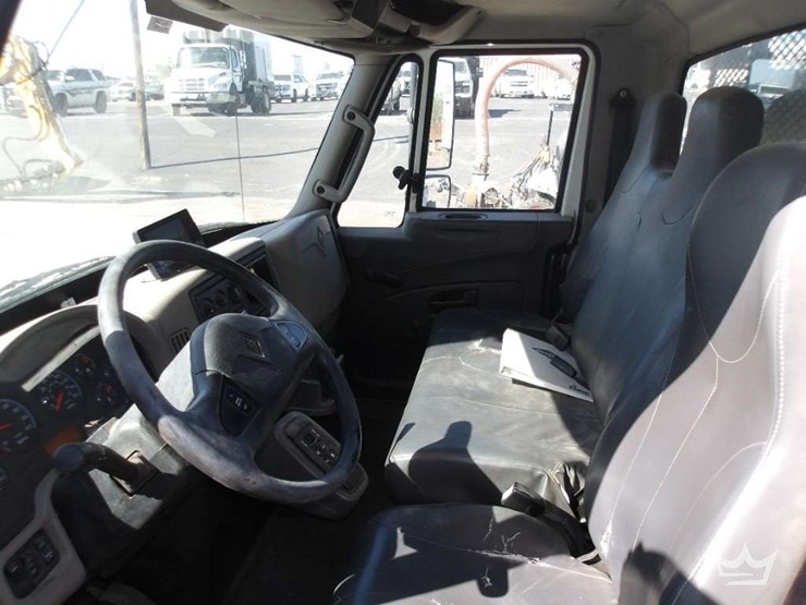 2011-international-durastar-4300-image-10