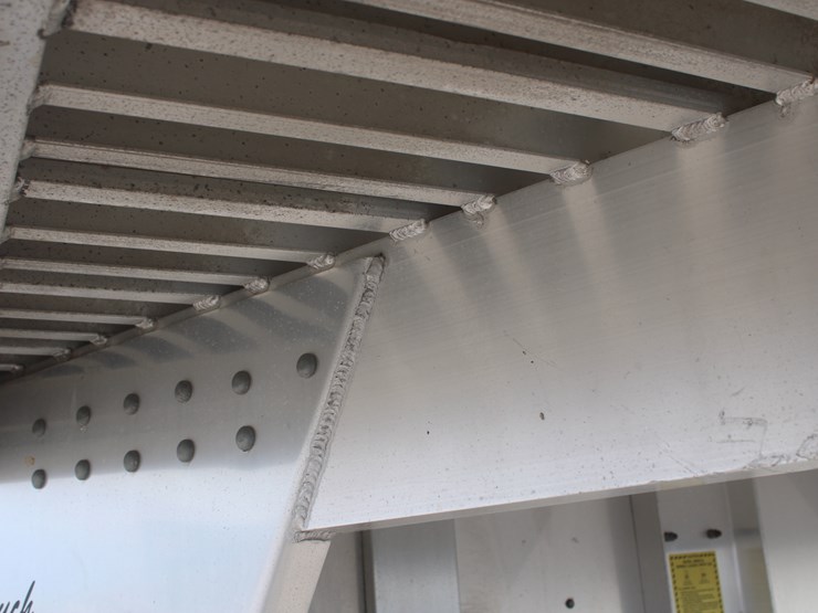 #3020-•-1995-soft-touch-horse-trailer-with-living-quarters-image-18