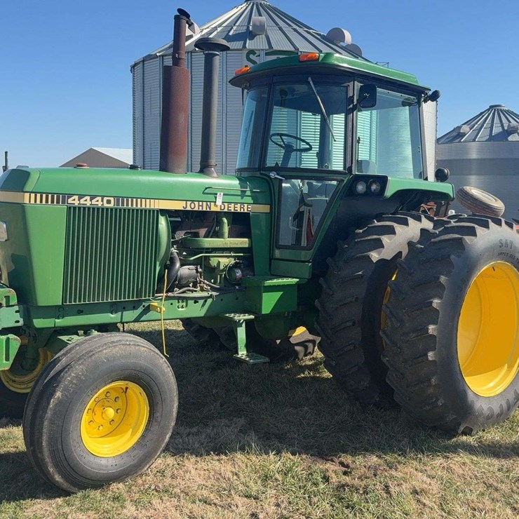 1981 JOHN DEERE 4440