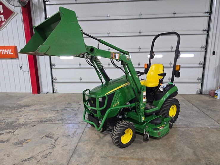 2014-john-deere-1025r-image-34