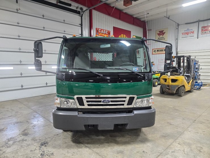 2007-ford-lcf-image-8