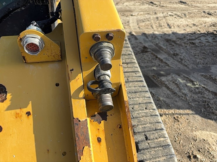 2020-caterpillar-279d3-image-13