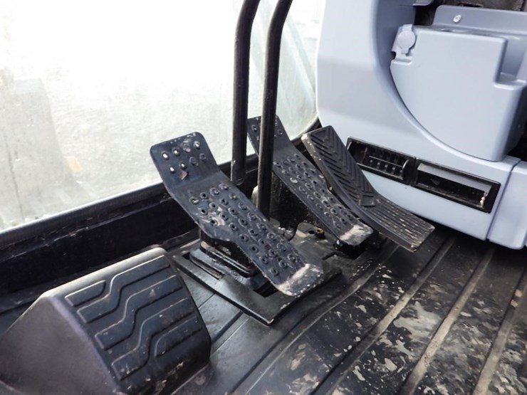 caterpillar-305.5-image-42