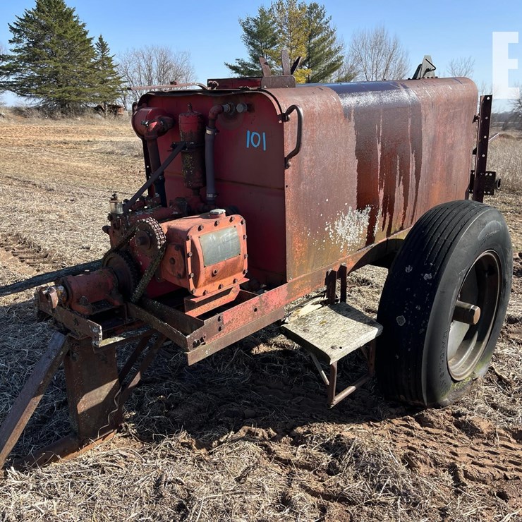 WATER TANK AND PUMP ON TRANSPORT
