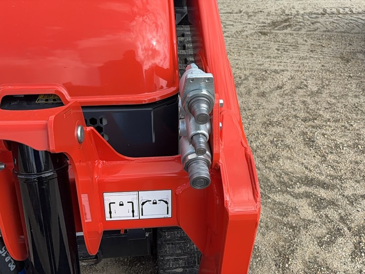 2026-kubota-scl1000-image-10