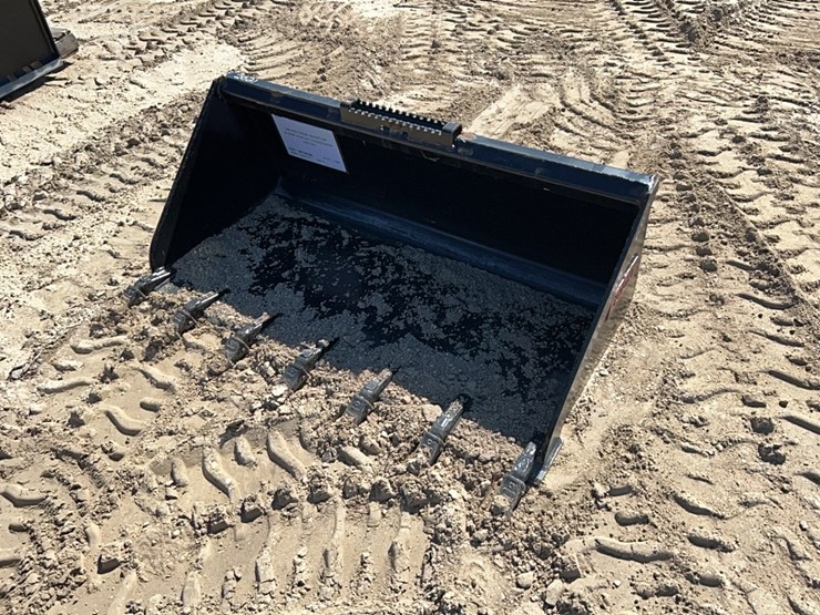 caterpillar-226-image-1