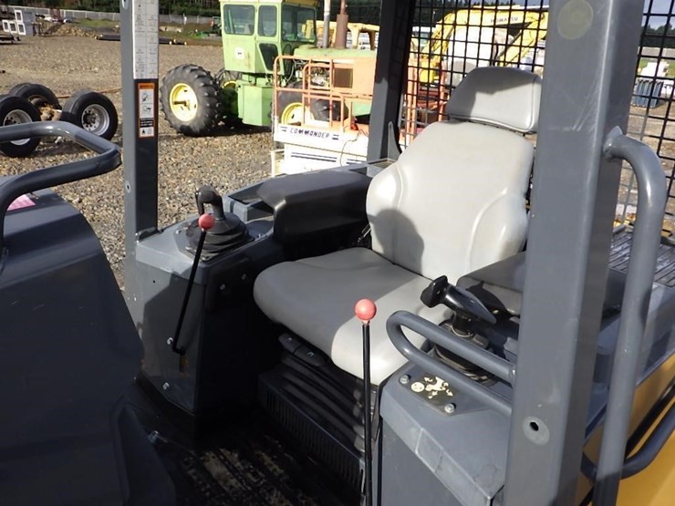 2019-deere-450k-lgp-image-24