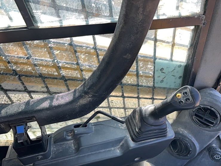 2020-caterpillar-289d3-image-15