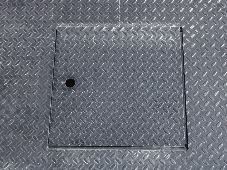 #3009-•-cm-skirted-flatbed-with-4-toolboxes-image-19