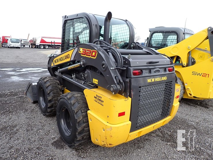 new-holland-l320-image-8