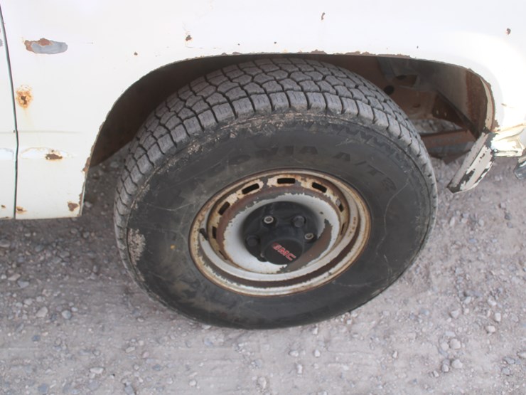 #3038-•-1992-gmc-seirra-single-cab-pickup-image-39