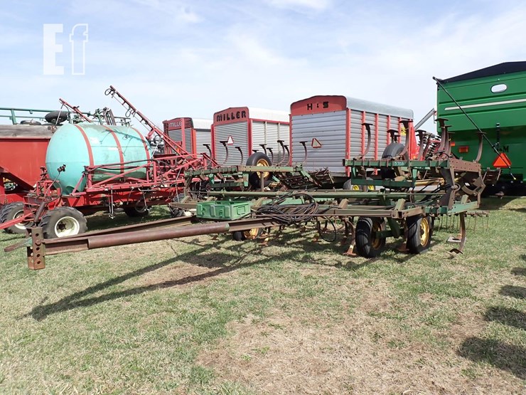 john-deere-1010-image-1