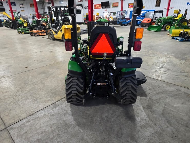 2014-john-deere-1025r-image-5