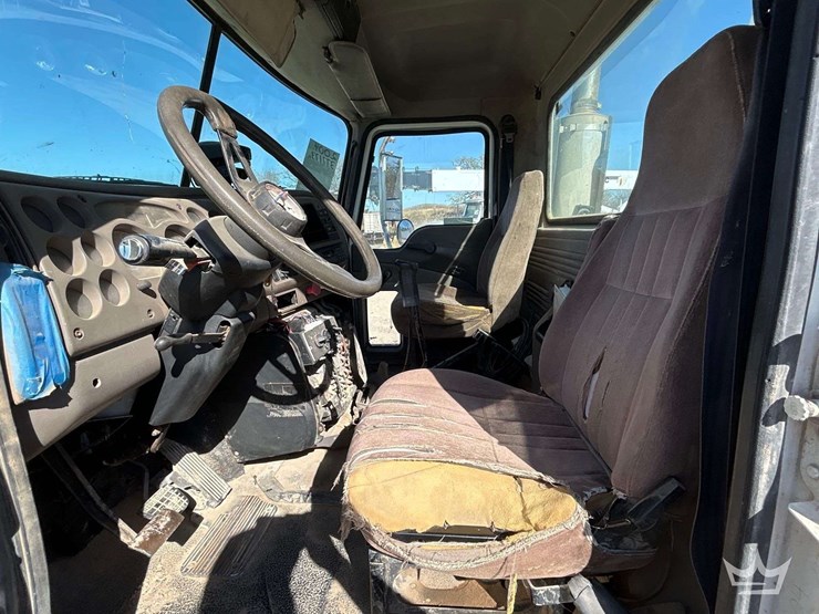 2004-mack-613-concrete-mixing-truck-image-12