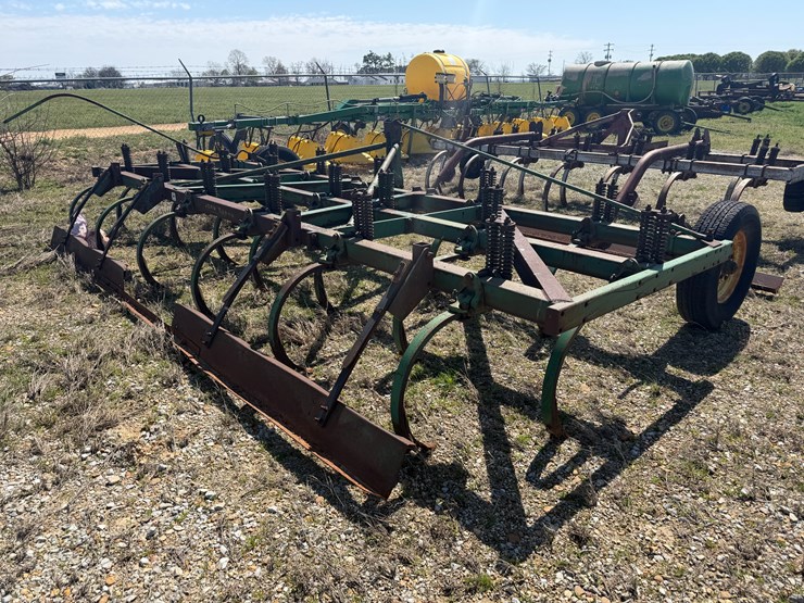 john-deere-100-image-3