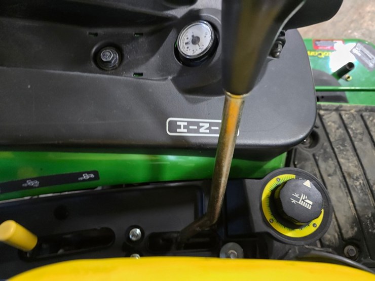 2014-john-deere-1025r-image-23