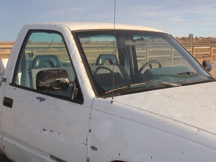 #3038-•-1992-gmc-seirra-single-cab-pickup-image-42