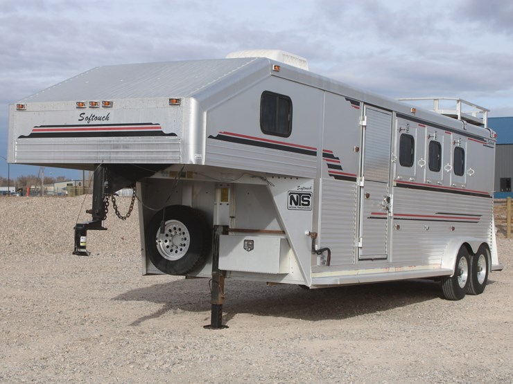 #3020-•-1995-soft-touch-horse-trailer-with-living-quarters-image-1
