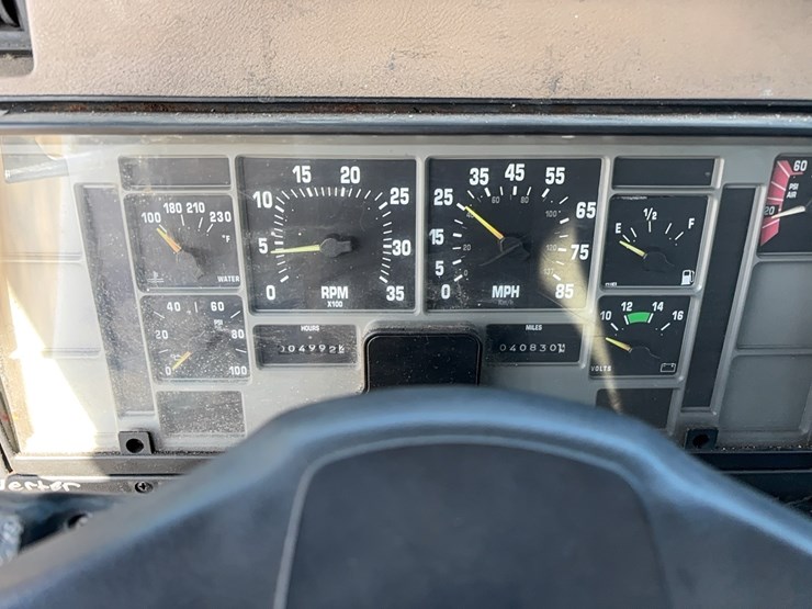 international-4700-image-11