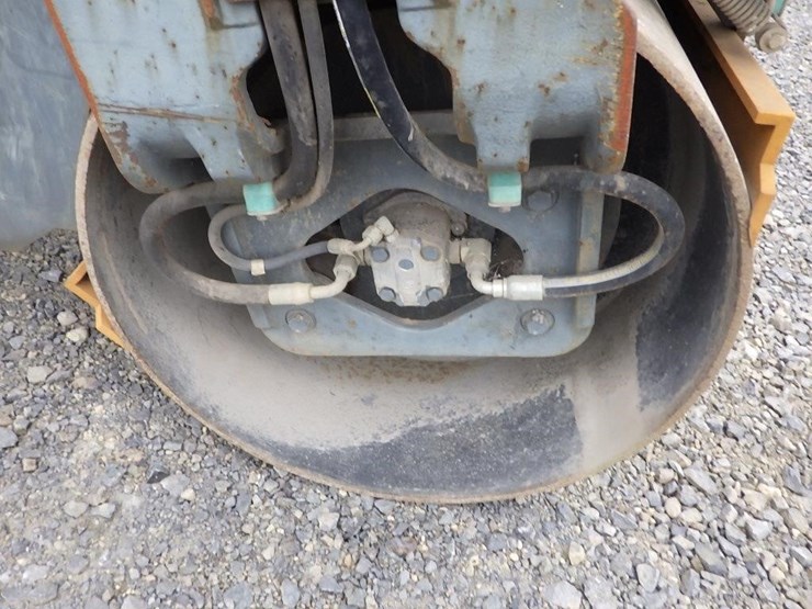 2010-wacker-neuson-rd27-120-image-10