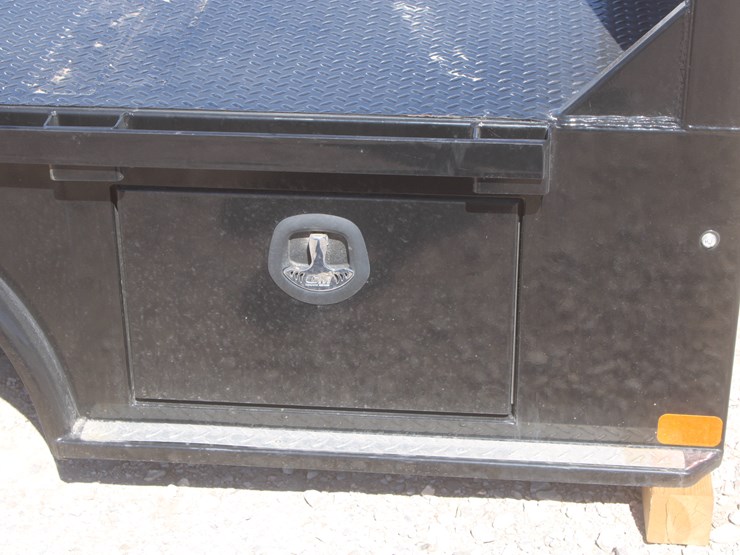 #3009-•-cm-skirted-flatbed-with-4-toolboxes-image-9