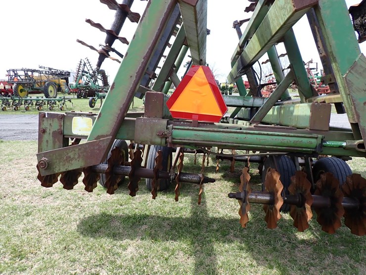 john-deere-230-image-8