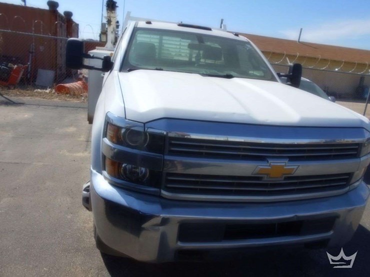 2016-chevrolet-silverado-3500-image-2