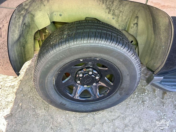 2017-chevrolet-tahoe-image-23