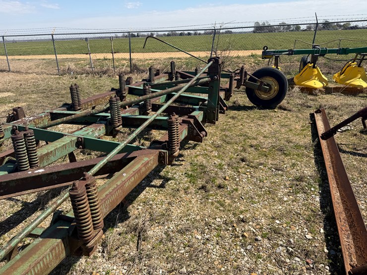 john-deere-100-image-10